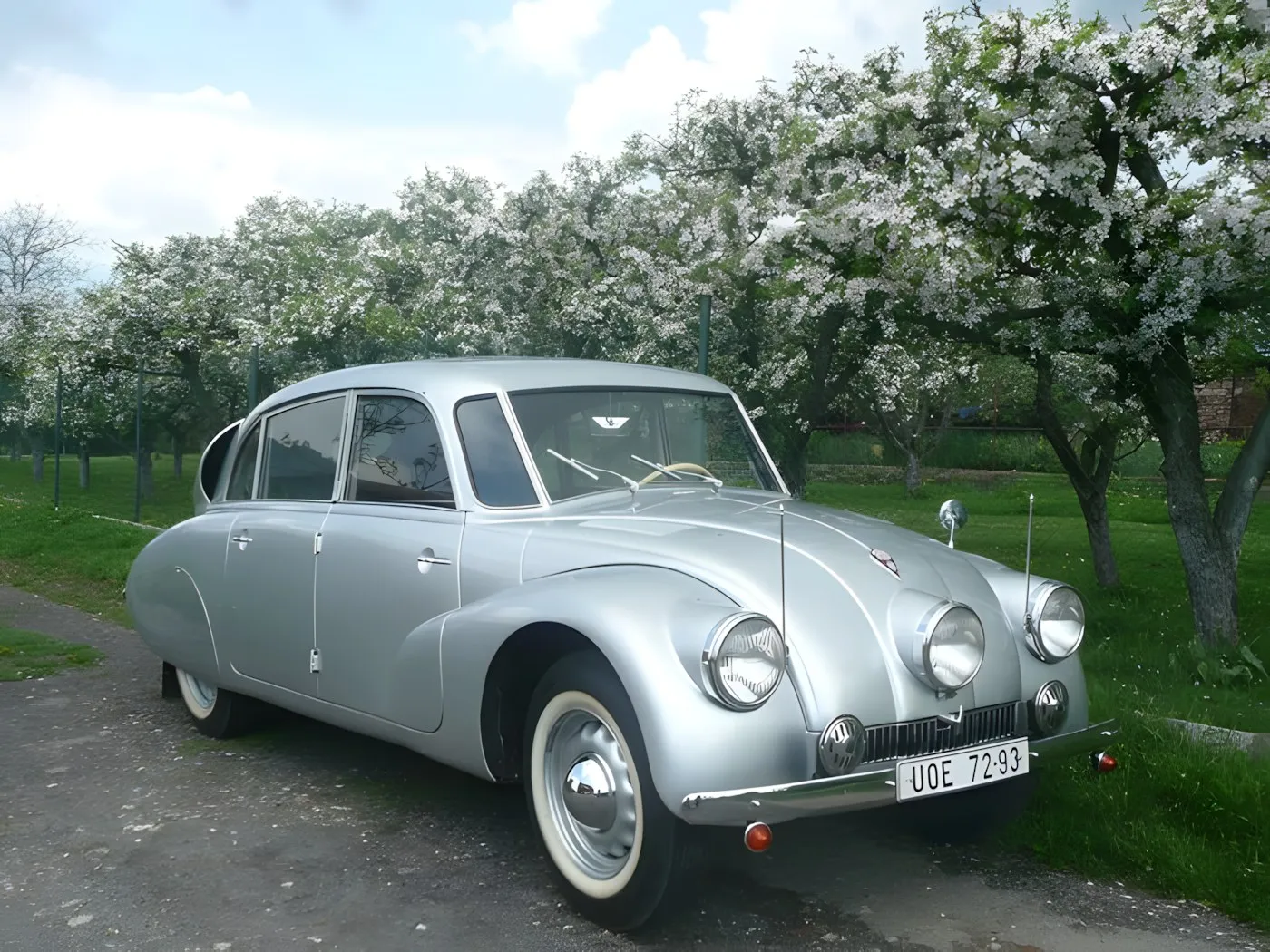 Tatra 87